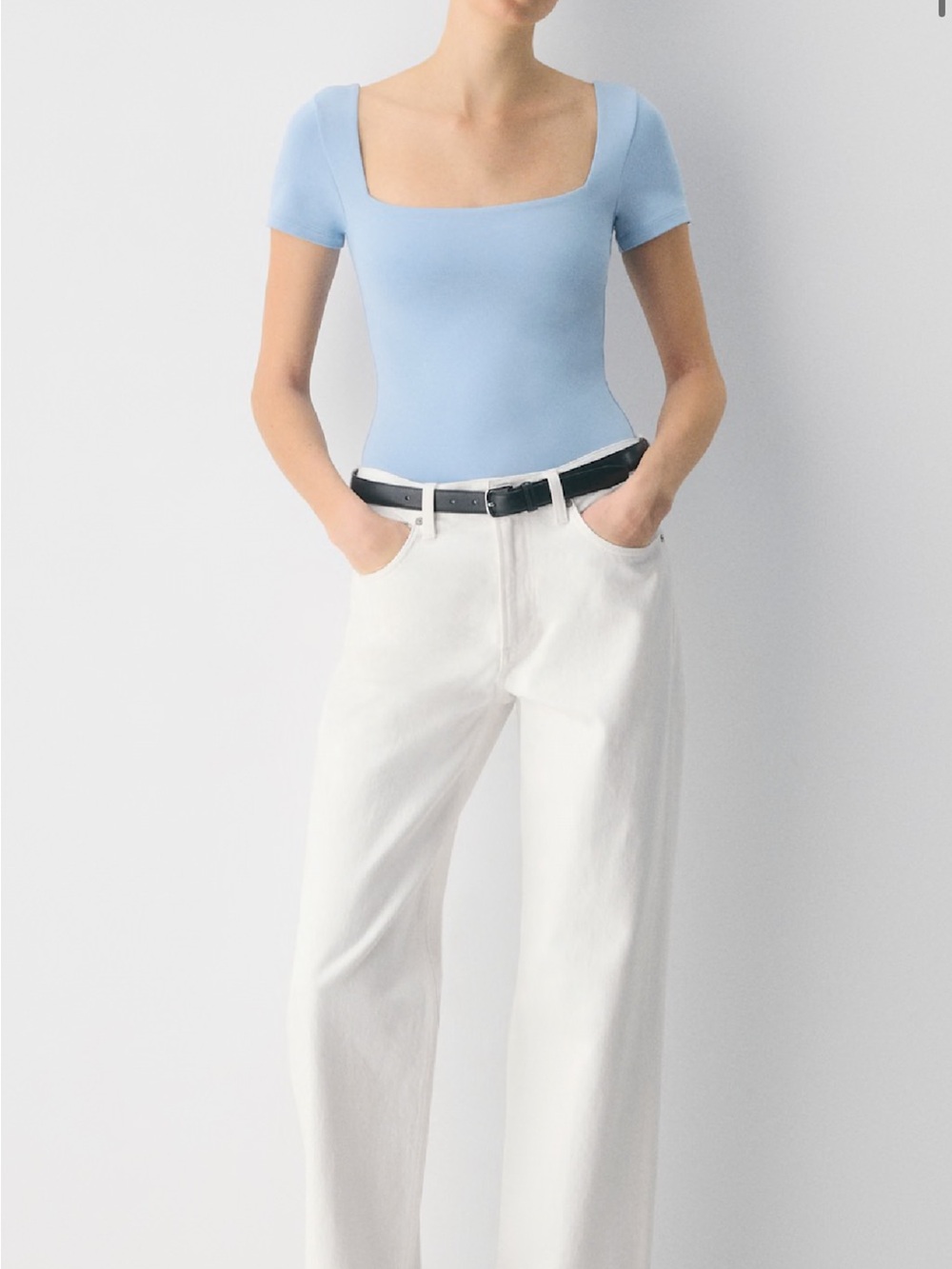 Aritzia Babaton Slate/Pale Blue Square Neck Short Sleeve Top
